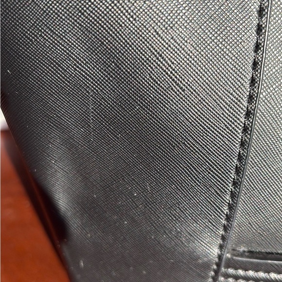 Guess Delaney Black Medium Classic Tote Bag - Picture 15 of 16